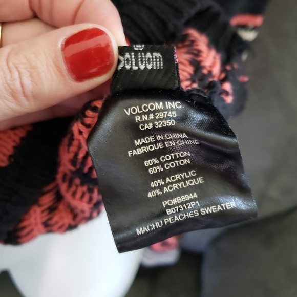 Volcom XS Machu Peaches Sweater Black Coral Ivory Triangle Stripes Pullover Top - Picture 5 of 9